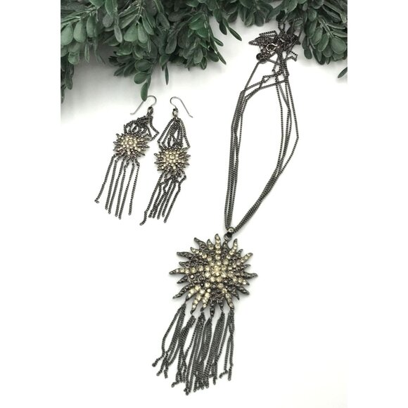 Vintage-Inspired Rhinestone Sunburst Necklace & Earring Set - Picture 4 of 9